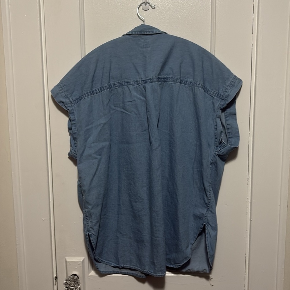 GAP WOMENS SHORT SLEEVE BUTTON DOWN - Picture 2 of 4